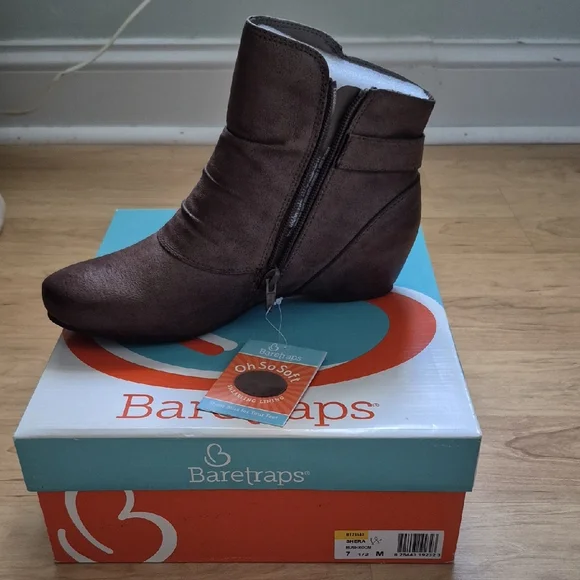 BareTraps Women's Dark Brown Ankle Booties - Picture 1 of 4